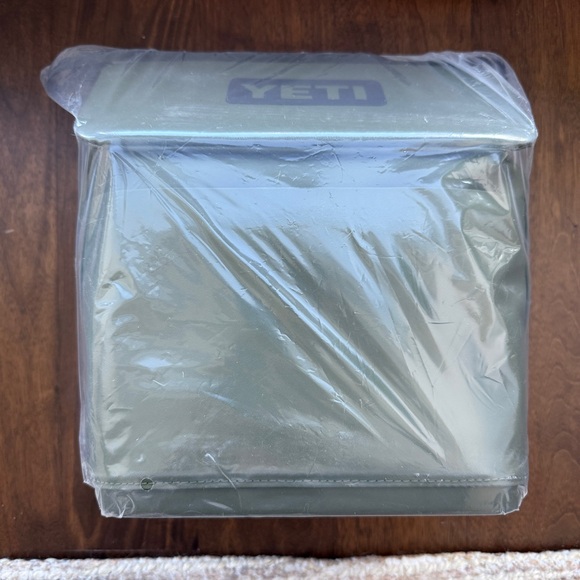 YETI 6L Lunch Bag in Olive - Picture 10 of 12